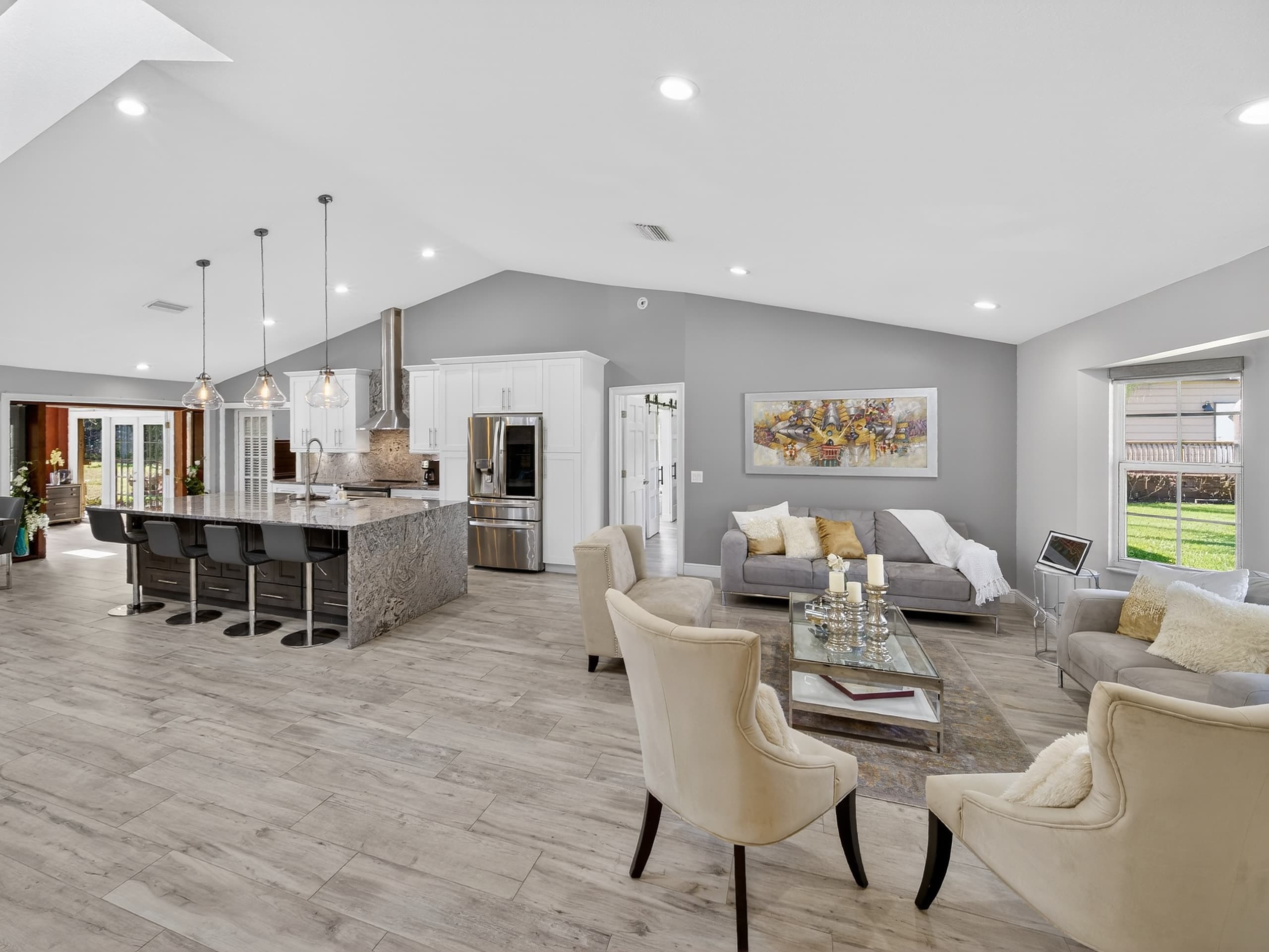 Open floor plan entry to kitchen