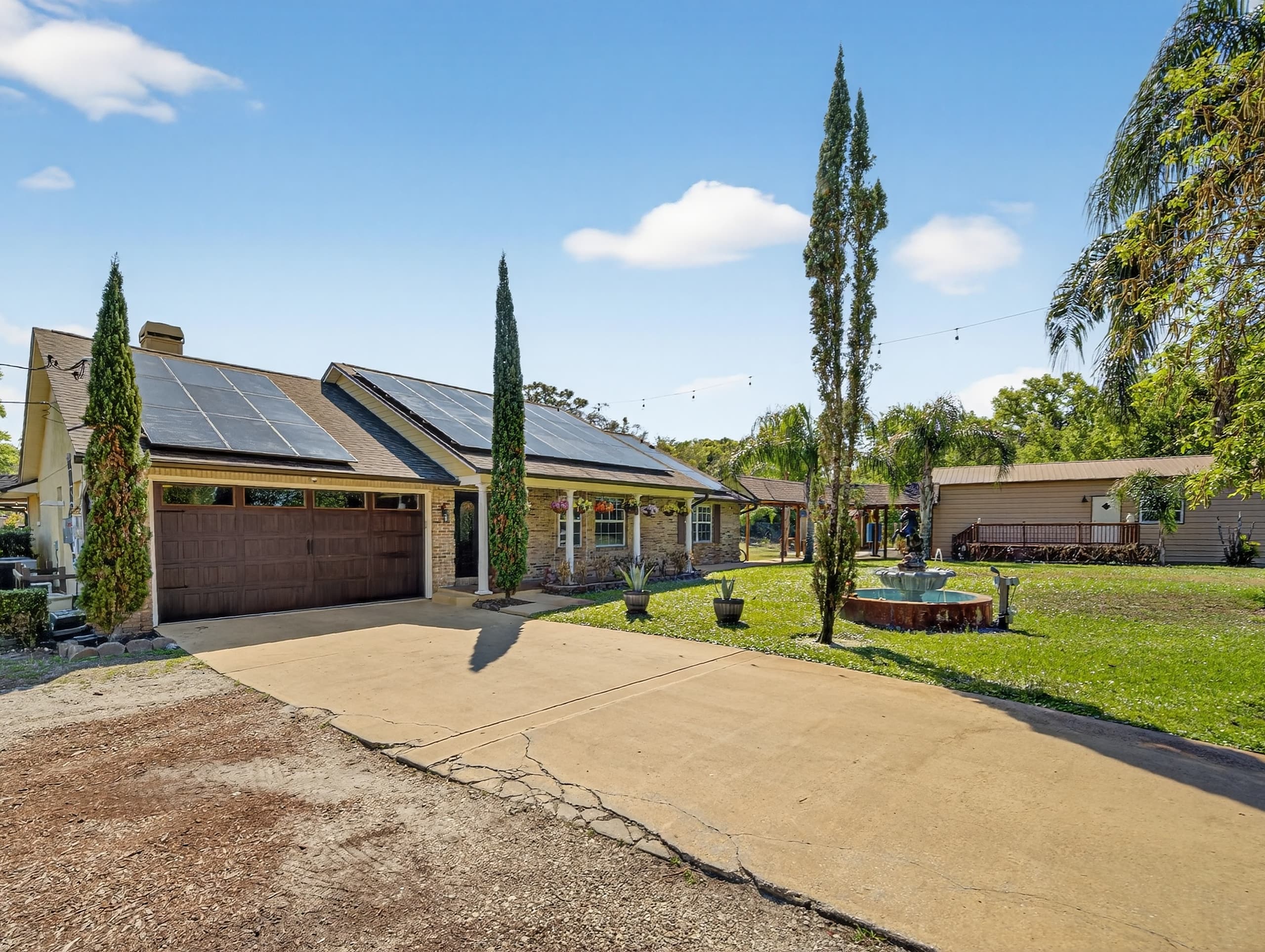 Exterior shot Orlando listing